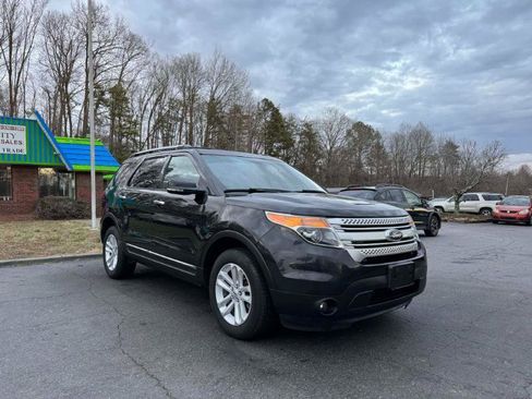 Used 2013 Ford Explorer XLT image 3