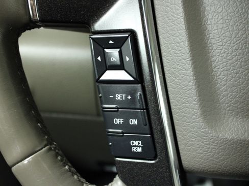 Used 2015 Lincoln Navigator Base image 21