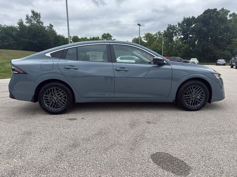 New 2027 Nissan Sentra SV FWD image 4