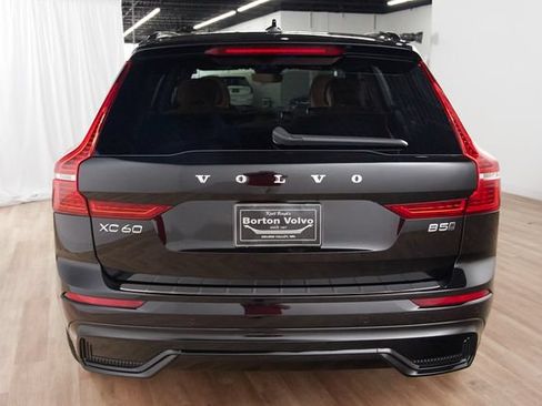 Certified 2025 Volvo XC60 B5 Ultra w/ Protection Package Premier AWD/4WD image 4