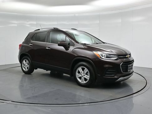 Used 2020 Chevrolet Trax LT w/ LT Convenience Package FWD image 19
