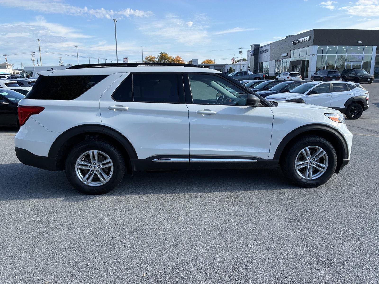 Used 2021 Ford Explorer XLT w/ Class III Trailer Tow Package AWD/4WD image 8
