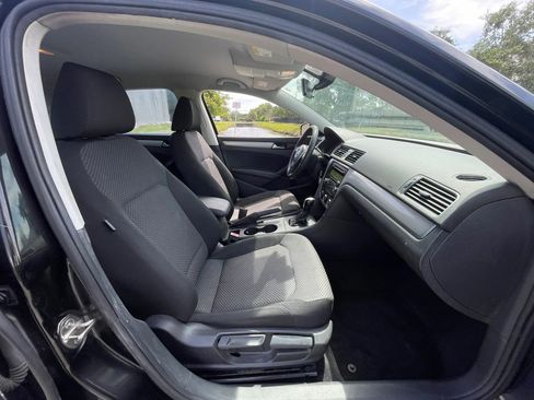 Used 2015 Volkswagen Passat 1.8T S image 28