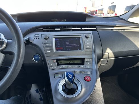 Used 2014 Toyota Prius Two image 18