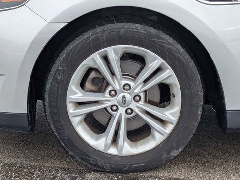 Used 2017 Ford Taurus SE image 13