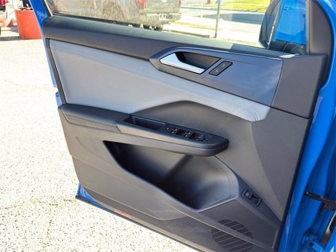 Used 2024 Volkswagen Taos SE image 16