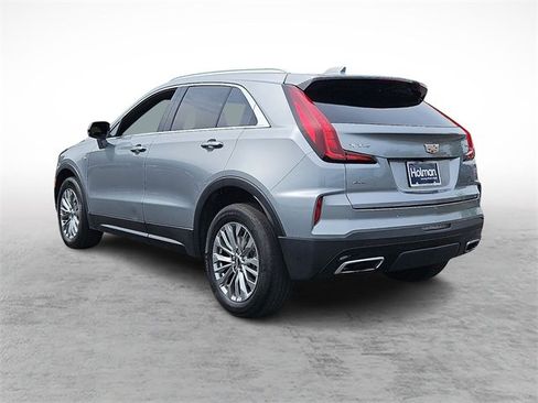 Used 2024 Cadillac XT4 Premium Luxury image 3