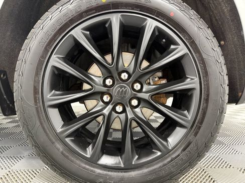 Used 2018 Buick Enclave Essence w/ Experience Buick Package AWD/4WD image 31