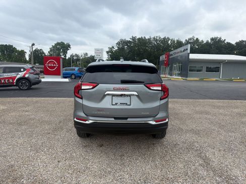 Used 2024 GMC Terrain SLT AWD/4WD image 4
