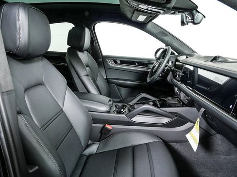 New 2026 Porsche Cayenne Turbo image 24