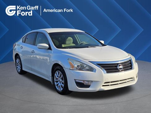 Used 2014 Nissan Altima 2.5 S w/ Display Audio Package FWD image 1
