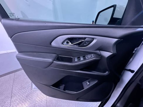 Used 2023 Chevrolet Traverse LT image 29