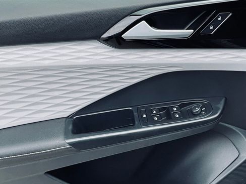 Used 2024 Volkswagen Taos S image 18