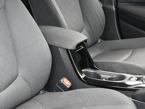 Used 2021 Toyota Corolla LE image 38