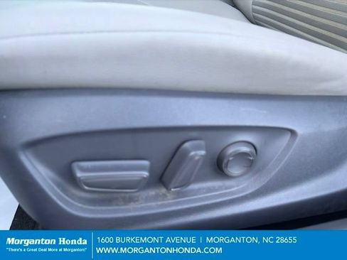 Used 2018 Toyota Camry SE w/ Moonroof Package FWD image 14