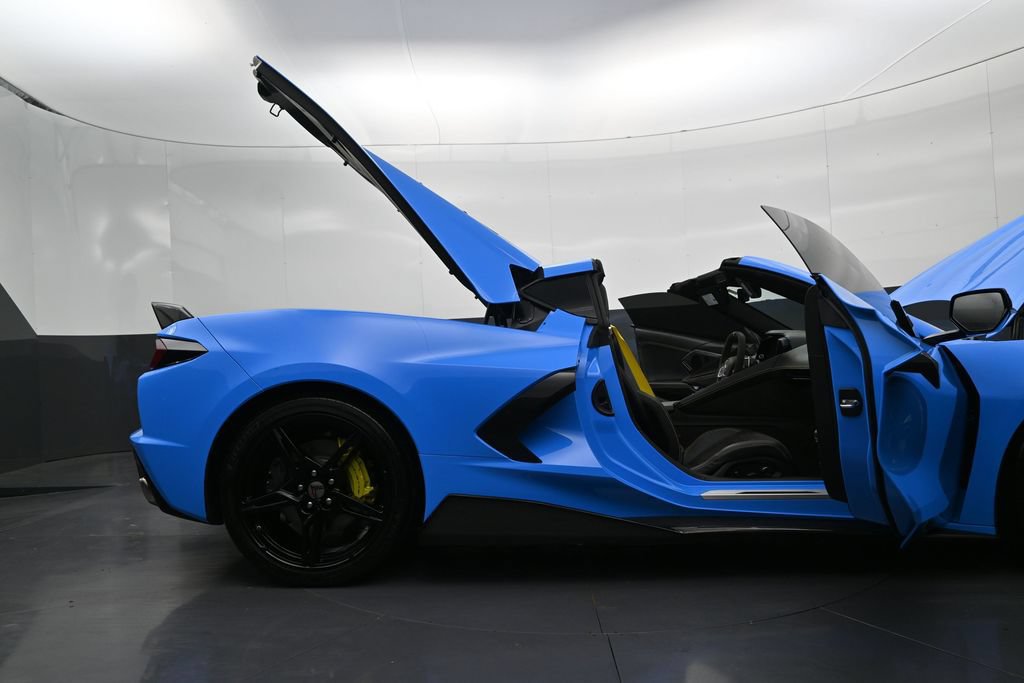Used 2023 Chevrolet Corvette Stingray Premium Cpe w/ Stealth Interior Trim Package RWD image 3