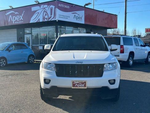 Used 2011 Jeep Grand Cherokee Laredo AWD/4WD image 4