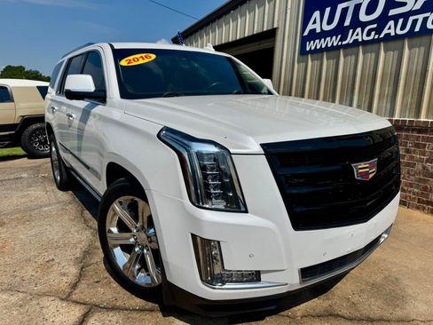 Used 2016 Cadillac Escalade Premium AWD/4WD image 2