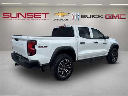 Certified 2024 Chevrolet Colorado Trail Boss w/ LPO, Dark Essentials Package AWD/4WD image 4