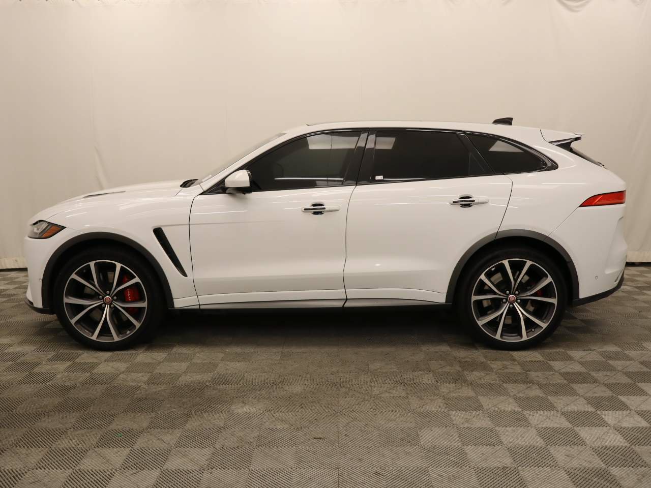 Used 2020 Jaguar F-PACE SVR AWD/4WD image 2