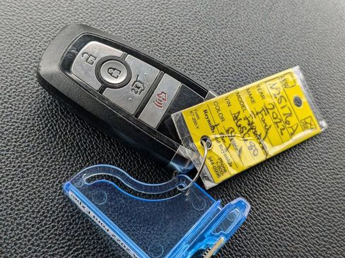 Used 2022 Ford Expedition XLT image 31