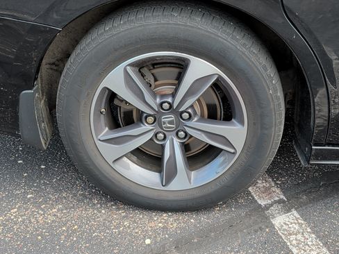 Used 2018 Honda Odyssey Touring image 5