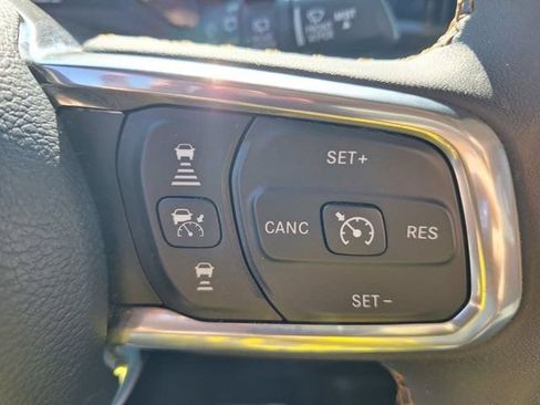 Used 2025 Jeep Wrangler Unlimited Sahara AWD/4WD image 22