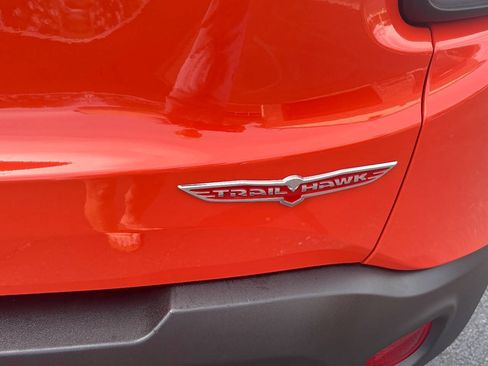 Used 2019 Jeep Renegade Trailhawk w/ UConnect 8.4 Nav Group AWD/4WD image 13