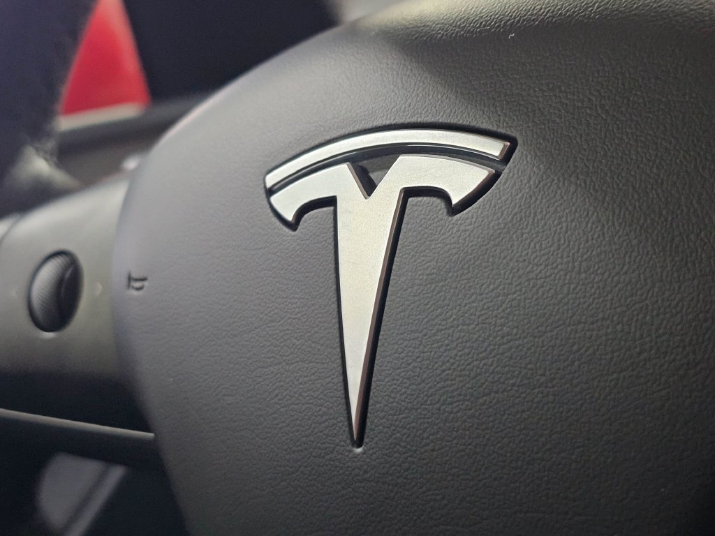 Used 2023 Tesla Model Y Long Range AWD/4WD image 19