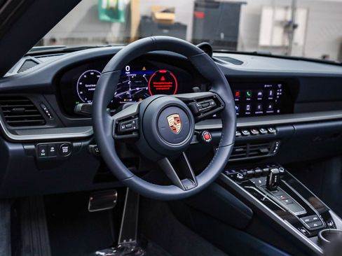 Used 2025 Porsche 911 Carrera image 21