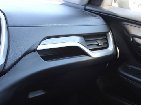 Used 2023 GMC Terrain SLE w/ Driver Convenience Package image 28