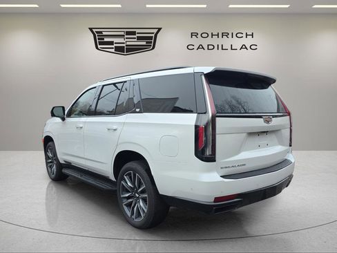 Certified 2024 Cadillac Escalade Sport Platinum w/ Heavy-Duty Trailer Package image 3