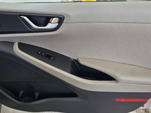 Used 2017 Hyundai Ioniq SEL FWD image 32