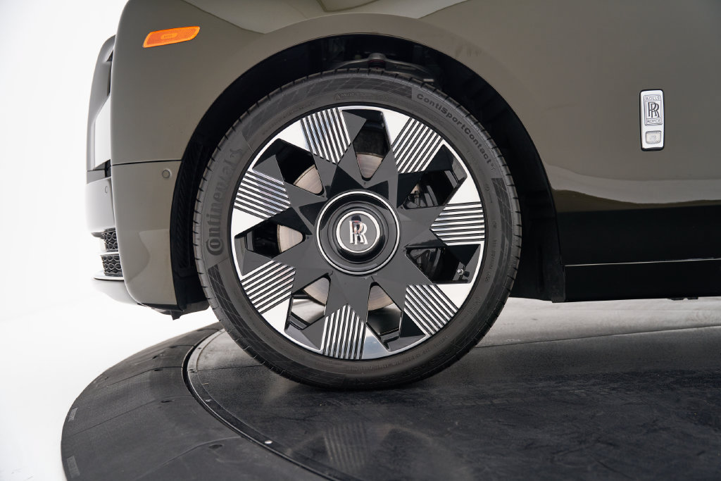 Used 2026 Rolls-Royce Phantom Extended Wheelbase RWD image 3