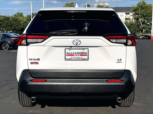Used 2025 Toyota RAV4 LE AWD/4WD image 4