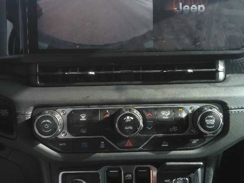 Used 2024 Jeep Wrangler Unlimited Rubicon 4xe image 7