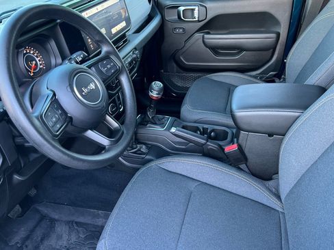 Used 2025 Jeep Wrangler Sport image 7