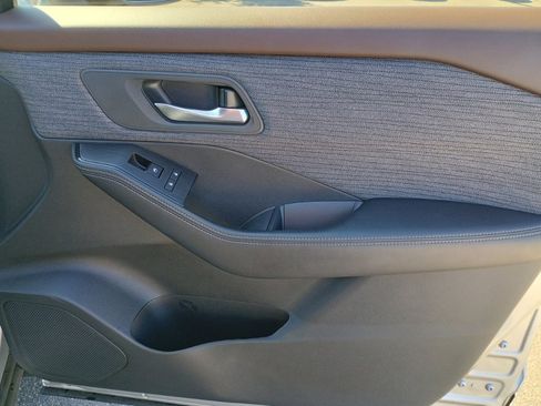 Used 2023 Nissan Rogue SV image 21