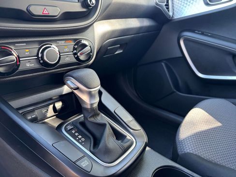 Used 2025 Kia Soul LX w/ LX Technology Package FWD image 39