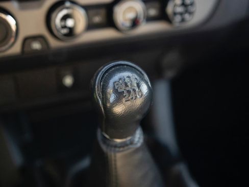 Used 2018 Toyota Tacoma TRD Sport image 10