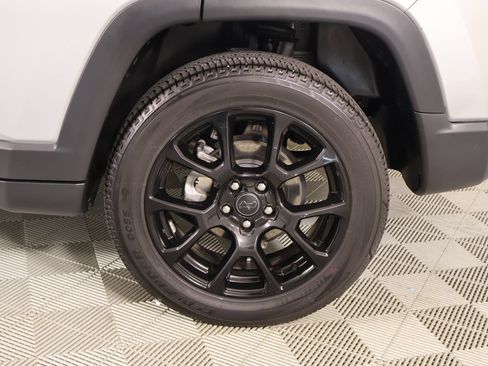 Used 2025 Jeep Compass Latitude w/ Altitude Special Edition AWD/4WD image 17