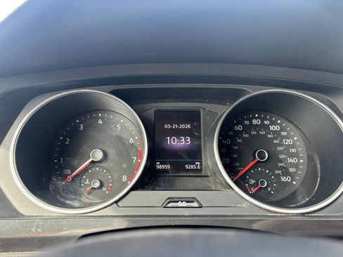 Used 2021 Volkswagen Tiguan SE image 22