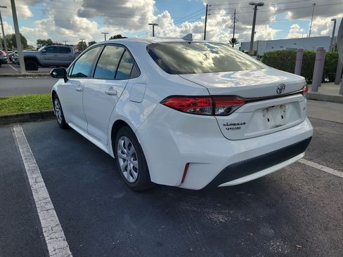 Certified 2021 Toyota Corolla LE image 5