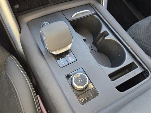 Used 2023 Land Rover Discovery S image 24