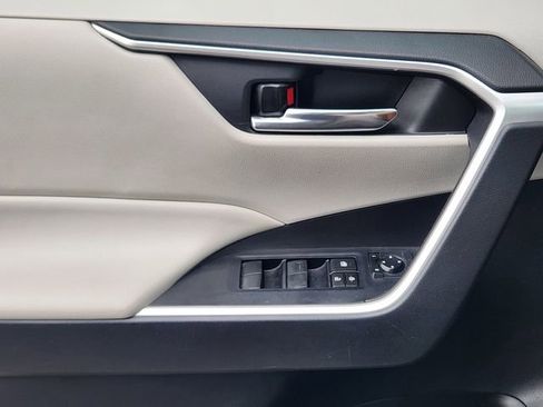 Used 2021 Toyota RAV4 XLE w/ Convenience Package image 24