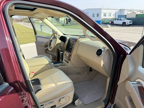 Used 2007 Ford Explorer Eddie Bauer image 29