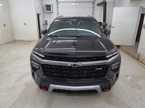 Used 2025 Chevrolet Traverse Z71 AWD/4WD image 2