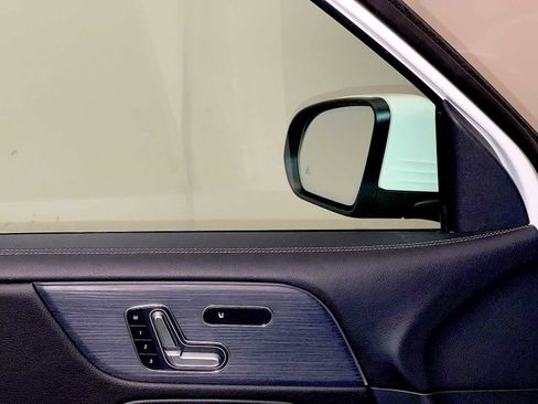 Used 2023 Mercedes-Benz GLB 250 4MATIC image 10