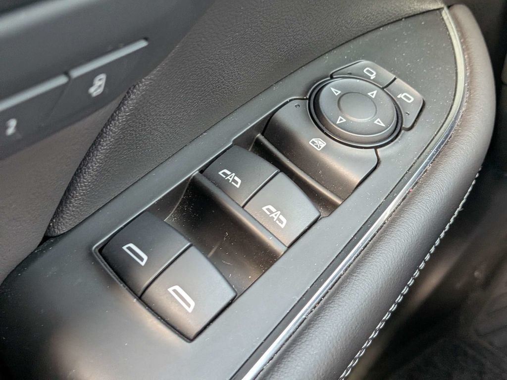 Used 2023 Buick Envision Avenir AWD/4WD image 22