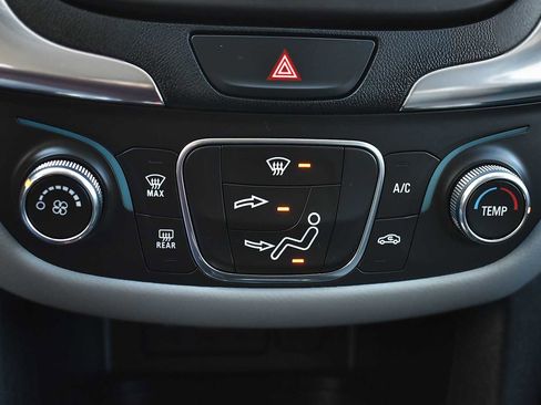 Used 2019 Chevrolet Equinox LT image 19